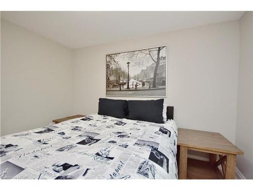 946 Cook Drive Drive, Midland, ON - Indoor Photo Showing Bedroom