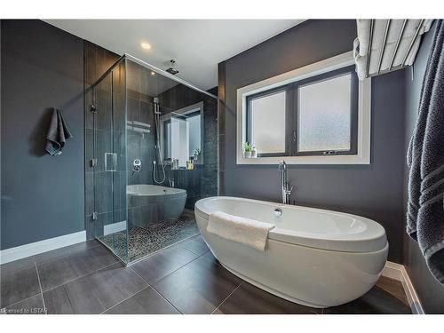 654 Hickorystick Key, London, ON - Indoor Photo Showing Bathroom