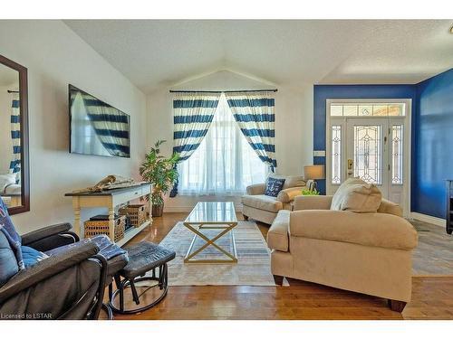 71 Hummingbird Lane, St. Thomas, ON - Indoor Photo Showing Living Room