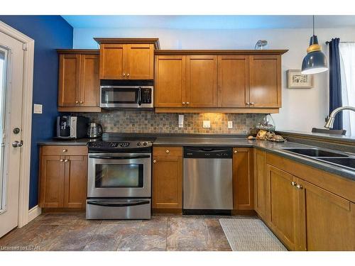 71 Hummingbird Lane, St. Thomas, ON - Indoor Photo Showing Kitchen With Double Sink