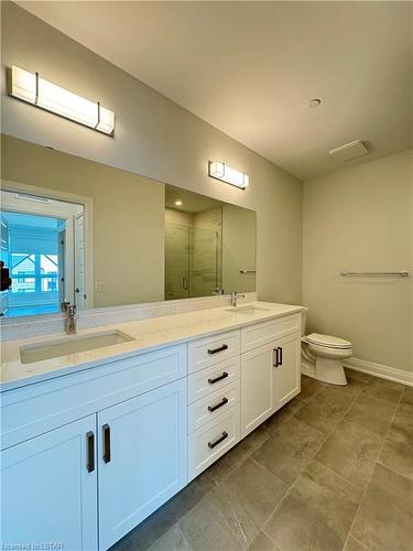 313-1975 Fountain Grass Drive, London, ON - Indoor Photo Showing Bathroom