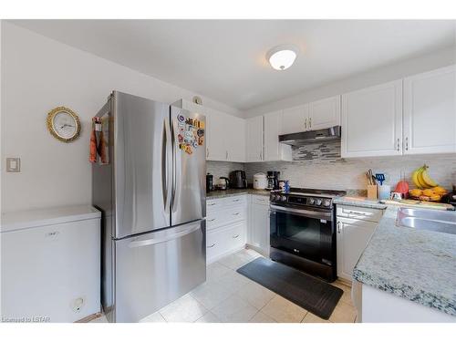 963 Bitterbush Crescent, London, ON - Indoor Photo Showing Kitchen With Double Sink