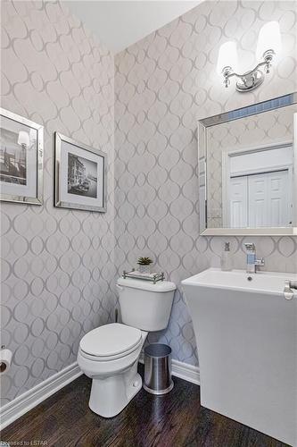 16 Cedarwood Crescent, London, ON - Indoor Photo Showing Bathroom