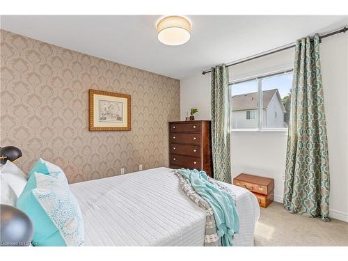 16 Cedarwood Crescent, London, ON - Indoor Photo Showing Bedroom