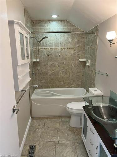 34-120 Centre Street, London, ON - Indoor Photo Showing Bathroom