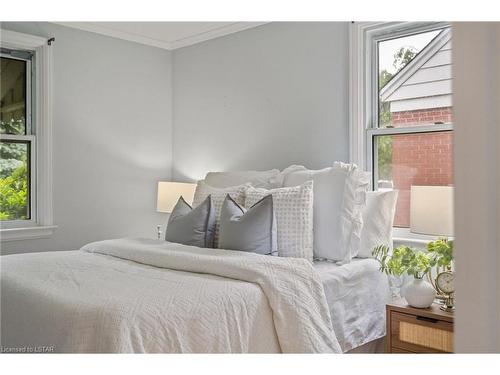 186 Forest Hill Avenue, London, ON - Indoor Photo Showing Bedroom