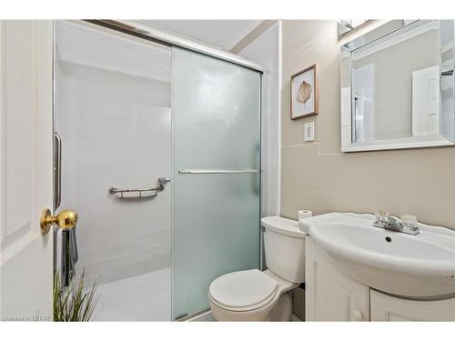 186 Forest Hill Avenue, London, ON - Indoor Photo Showing Bathroom