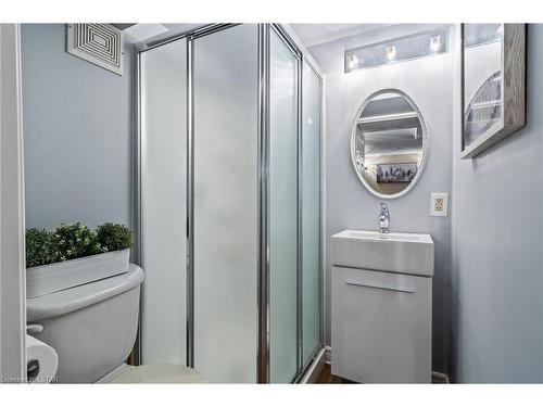 186 Forest Hill Avenue, London, ON - Indoor Photo Showing Bathroom