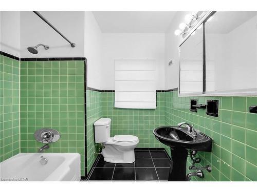 101 Wellington Street, London, ON - Indoor Photo Showing Bathroom