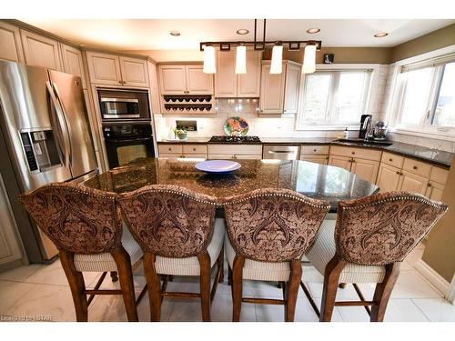 107 Carriage Hill Drive, London, ON - Indoor Photo Showing Kitchen