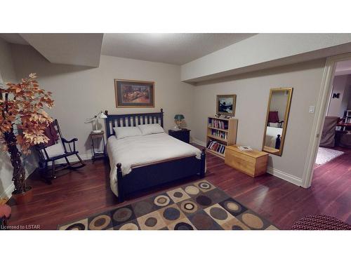 107 Carriage Hill Drive, London, ON - Indoor Photo Showing Bedroom
