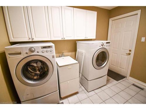 107 Carriage Hill Drive, London, ON - Indoor Photo Showing Laundry Room