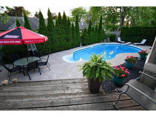 107 Carriage Hill Drive, London, ON - Outdoor With In Ground Pool With Backyard