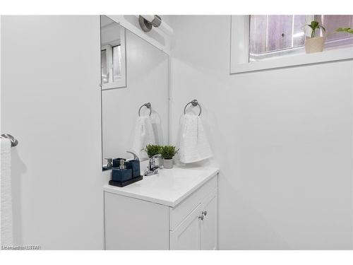 509 Nelson Street, London, ON - Indoor Photo Showing Bathroom