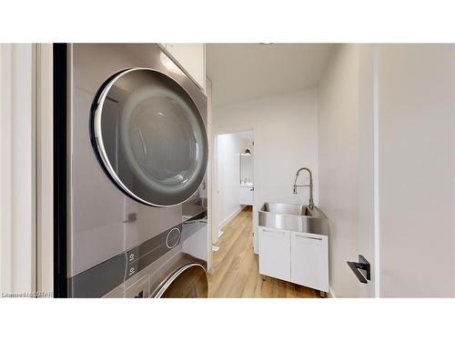 426 Waterloo Street, London, ON - Indoor Photo Showing Laundry Room