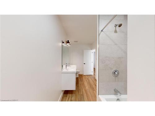 426 Waterloo Street, London, ON - Indoor Photo Showing Bathroom