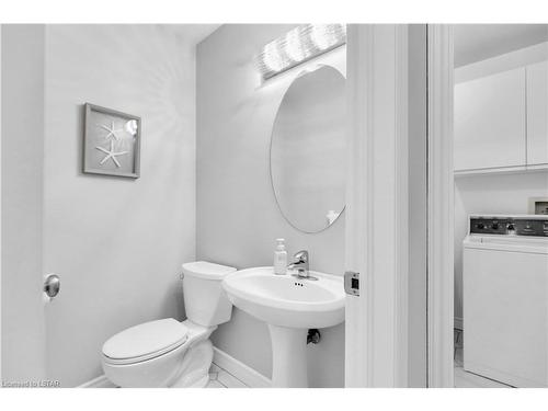 504 Sunnyside Crescent, London, ON - Indoor Photo Showing Bathroom