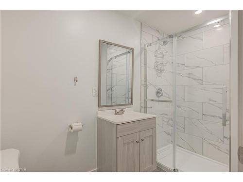 963 Silverfox Crescent, London, ON - Indoor Photo Showing Bathroom