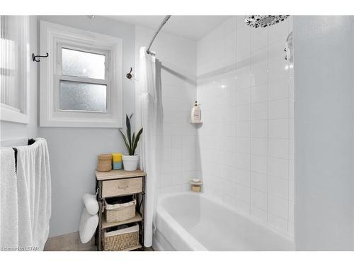 1432 Helena Montague Avenue, London, ON - Indoor Photo Showing Bathroom