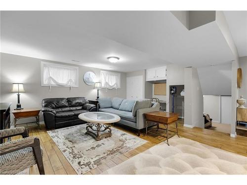 1432 Helena Montague Avenue, London, ON - Indoor Photo Showing Living Room