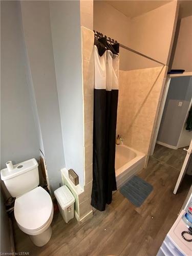 106 Kent Street, London, ON - Indoor Photo Showing Bathroom
