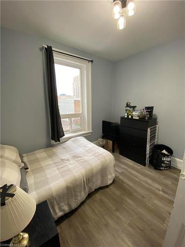 106 Kent Street, London, ON - Indoor Photo Showing Bedroom