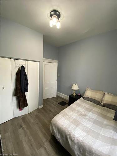 106 Kent Street, London, ON - Indoor Photo Showing Bedroom
