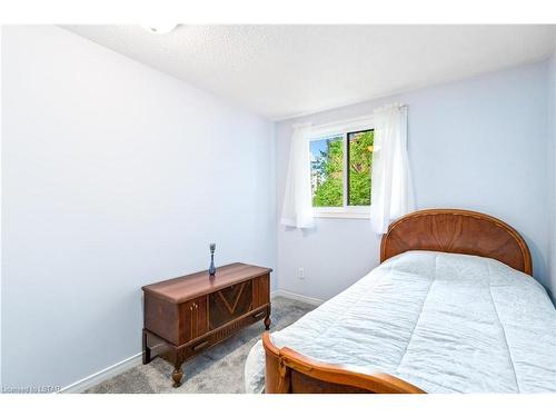 215 Commissioners Road, London, ON - Indoor Photo Showing Bedroom