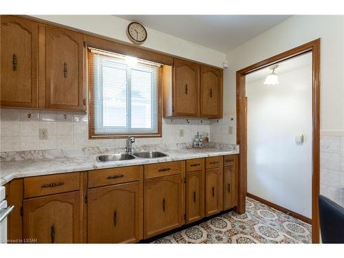 79 Roundhill Court, London, ON - Indoor Photo Showing Kitchen With Double Sink