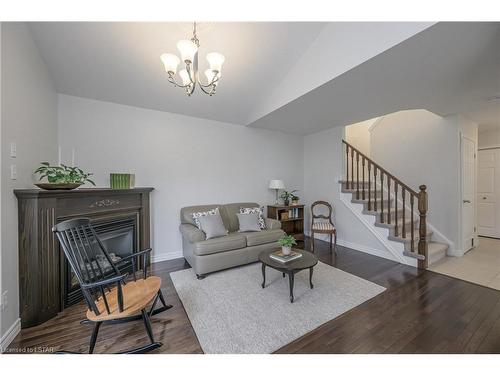 1331 Elson Road, London, ON - Indoor Photo Showing Living Room