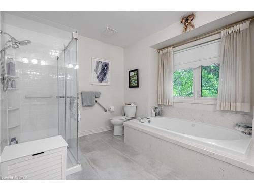 3070 Westdel Bourne, London, ON - Indoor Photo Showing Bathroom