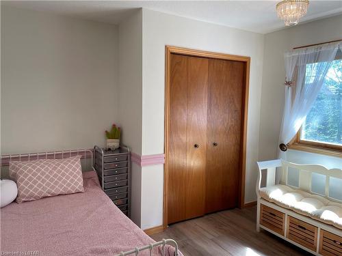 176 Golfview Road, London, ON - Indoor Photo Showing Bedroom