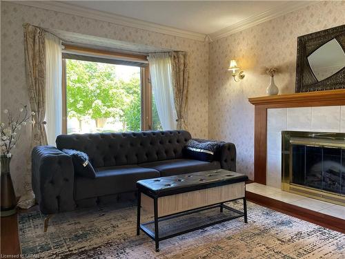 176 Golfview Road, London, ON - Indoor Photo Showing Living Room With Fireplace