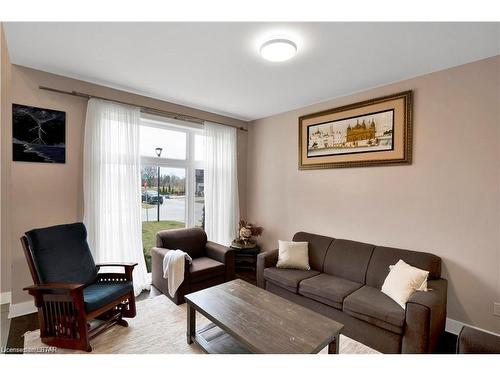 1552 Sandridge Avenue, London, ON - Indoor Photo Showing Living Room
