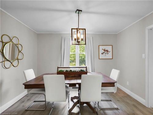 466 Village Green Avenue, London, ON - Indoor Photo Showing Dining Room