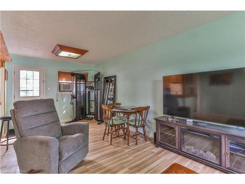 45-825 Dundalk Drive, London, ON - Indoor Photo Showing Living Room