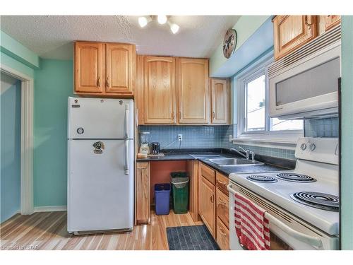 45-825 Dundalk Drive, London, ON - Indoor Photo Showing Kitchen With Double Sink