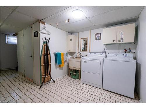 199 Southcrest Dr Drive, London, ON - Indoor Photo Showing Laundry Room
