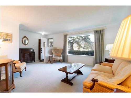 199 Southcrest Dr Drive, London, ON - Indoor Photo Showing Living Room