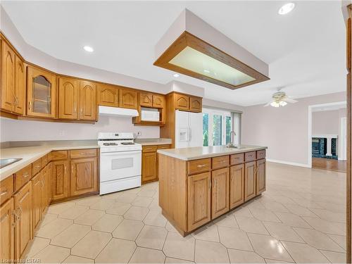 2545 Labelle Street, Windsor, ON - Indoor Photo Showing Kitchen