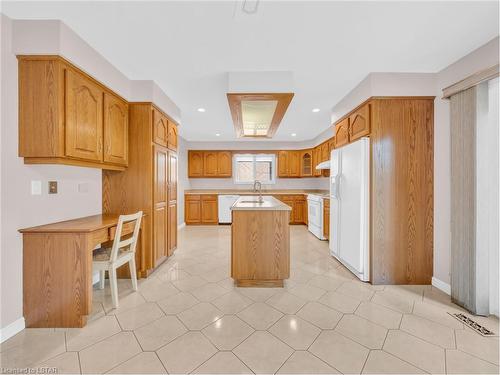 2545 Labelle Street, Windsor, ON - Indoor Photo Showing Kitchen