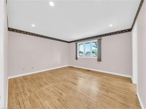 2545 Labelle Street, Windsor, ON - Indoor Photo Showing Other Room