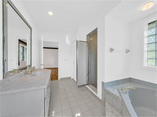 2545 Labelle Street, Windsor, ON - Indoor Photo Showing Bathroom