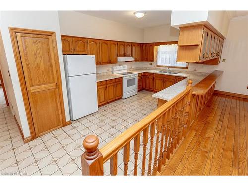 173 Regal Drive, London, ON - Indoor Photo Showing Kitchen With Double Sink