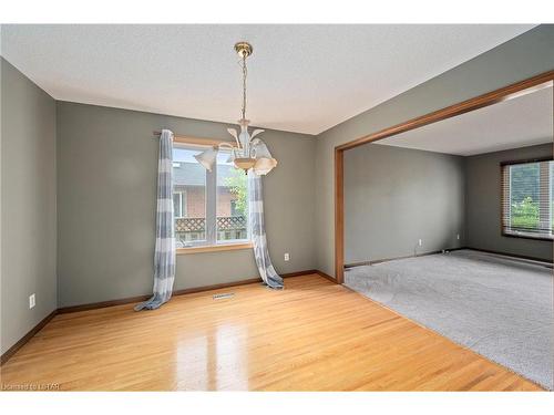 299 Walmer Grove, London, ON - Indoor Photo Showing Other Room