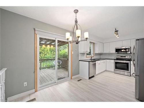299 Walmer Grove, London, ON - Indoor Photo Showing Kitchen With Stainless Steel Kitchen