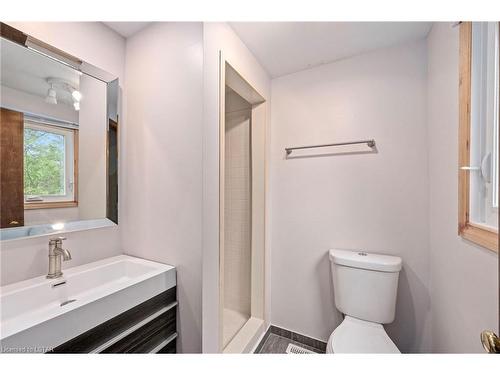 299 Walmer Grove, London, ON - Indoor Photo Showing Bathroom