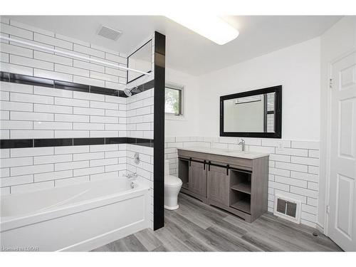 371 Manitoba Street, London, ON - Indoor Photo Showing Bathroom
