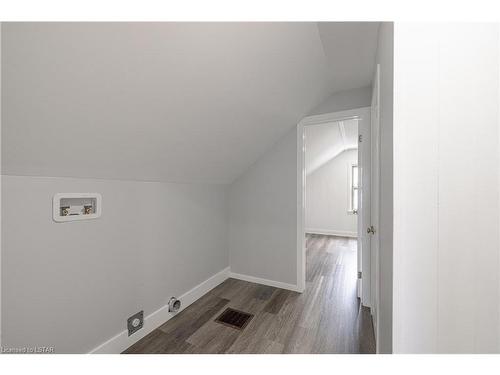 350 Mcnay Street, London, ON - Indoor Photo Showing Other Room