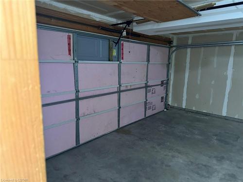 465 Jewel Street, Windsor, ON - Indoor Photo Showing Garage